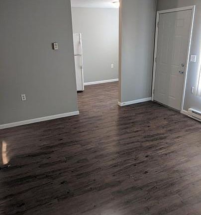 3rd image of 904 Baker St