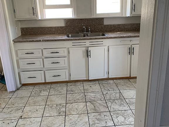 3rd image of 1106 S Marguerita Ave
