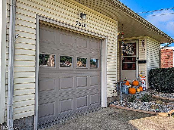 3rd image of 2620 Helen Pl NW