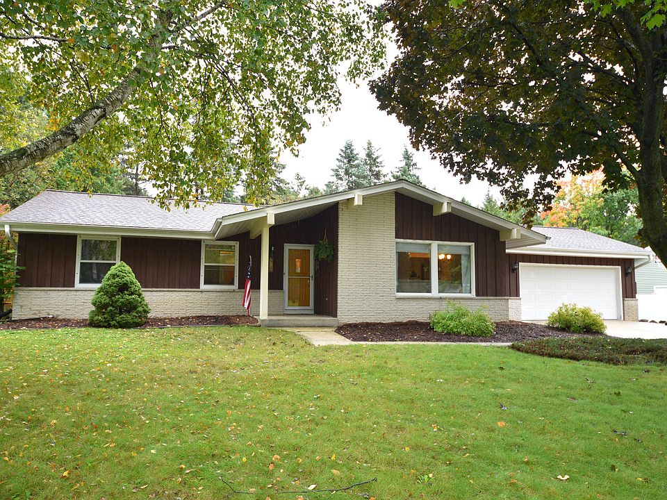 1st image of 916 Vista Ln