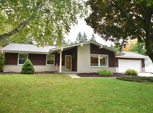 916 Vista Ln, Grafton, WI 53024