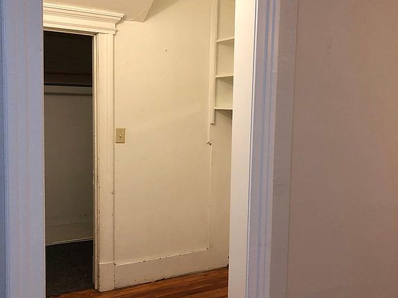 Alcove off living room w/interior closet