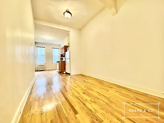 Rented by Grand & Co. | media 28