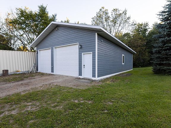4th image of 18237 Oak Dr