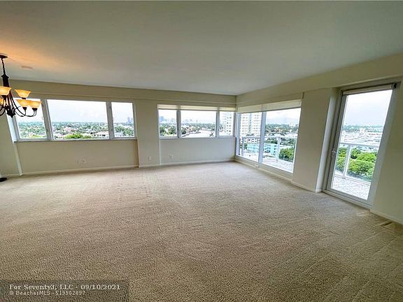 5th image of 3000 Holiday Dr APT 1106