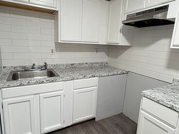 5th image of 208 Main St #F