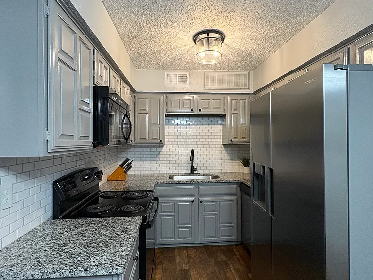 3845 Evergreen St — Photo 5