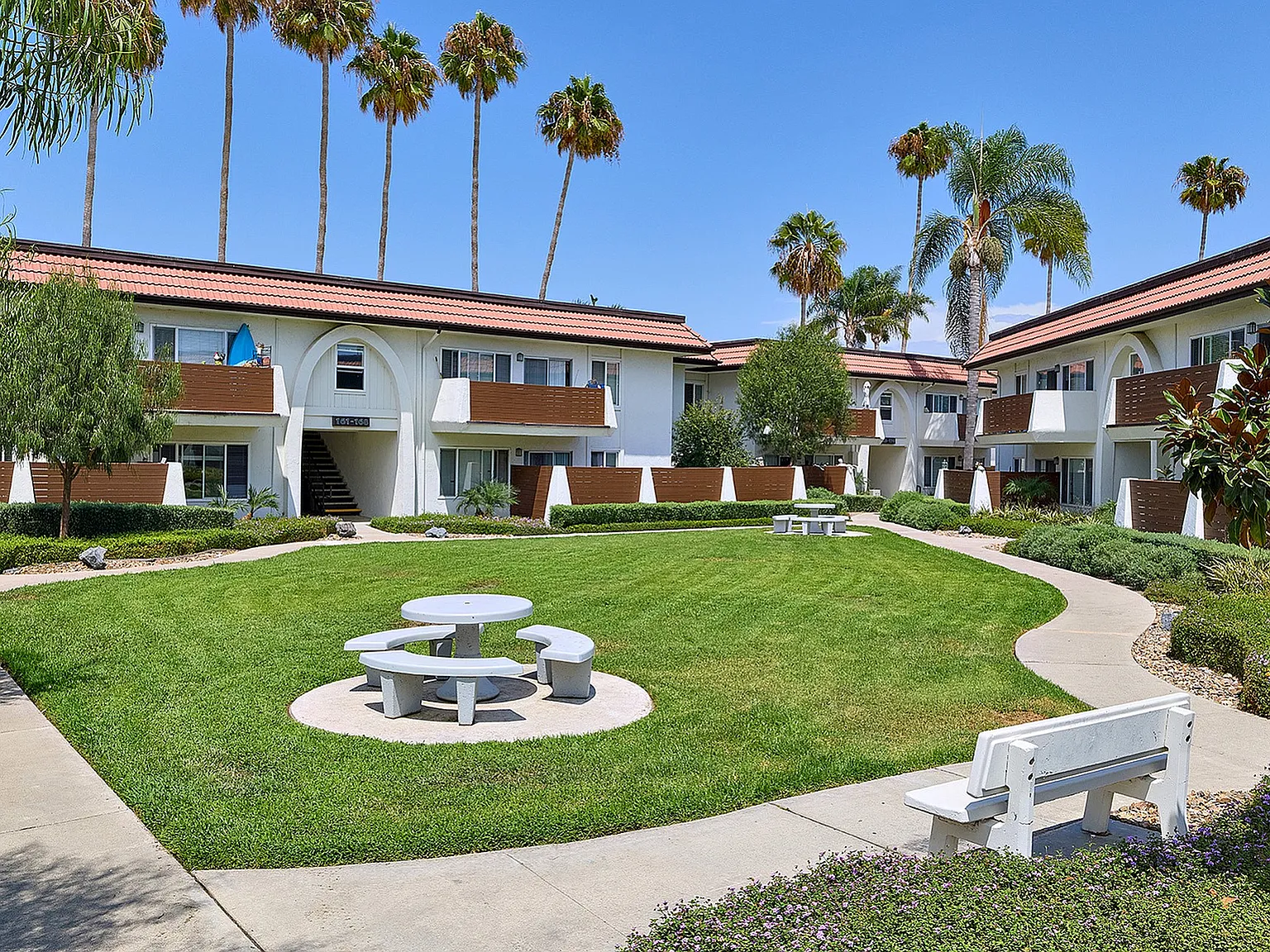 Villa Del Mar Apartments (new) — Photo 2