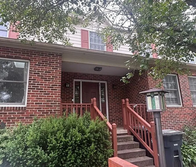 184 Emerald Dr — Photo 1