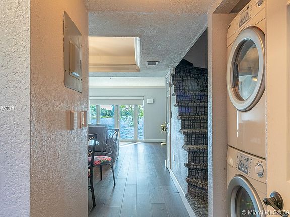 3rd image of 4118 SW 61st Ave #10