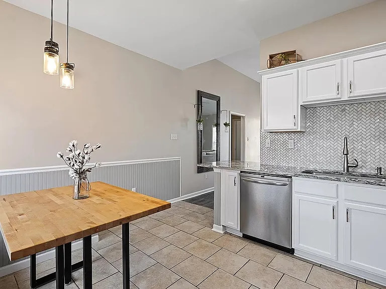 980 Nesting Wood Cir E — Photo 9