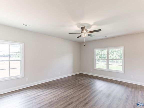 5th image of 304 Emma Way