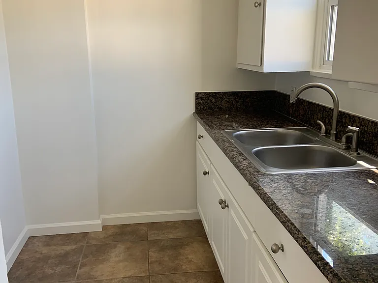 105 N Cedar Ave — Photo 6