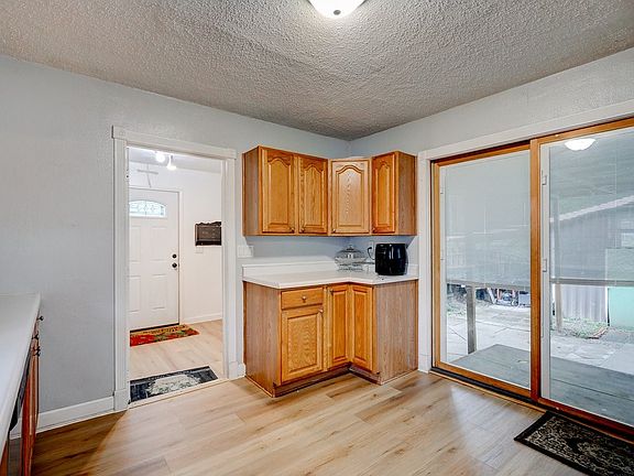 3rd image of 1610 E 8th St