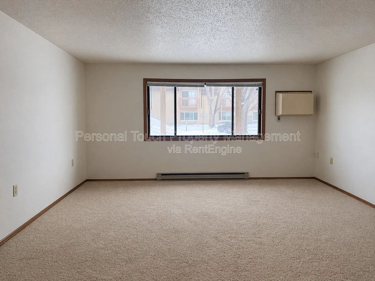 Building Photo - 1310 34th Ave S #102