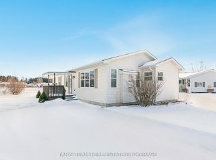 30 Indiana Ave, Wasaga Beach, ON L9Z 3A8