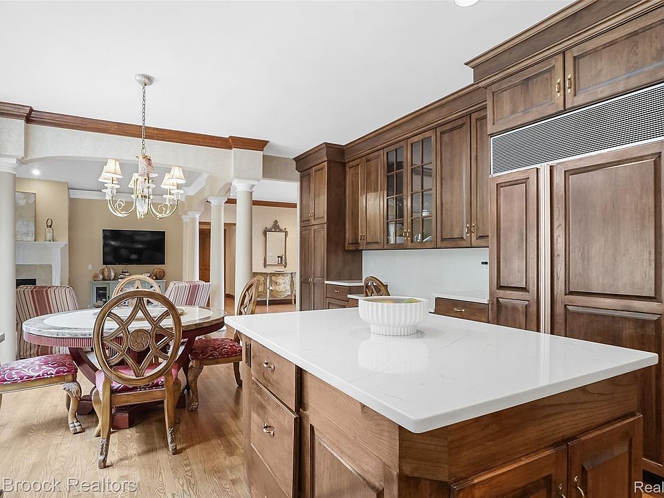 60 Kingsley Manor Dr, photo 25