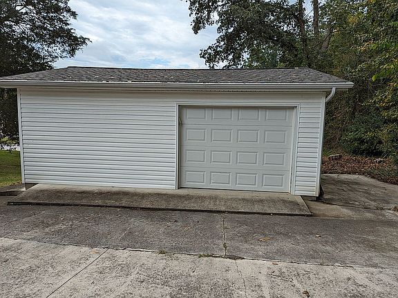 Detached Garage