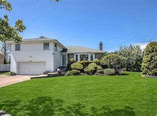 698 Sherman Ct, Westbury, NY 11590