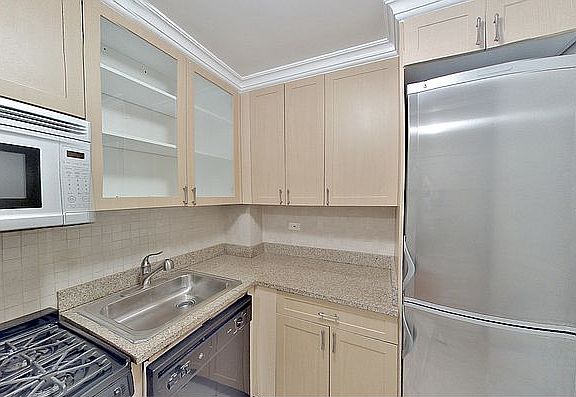 4th image of 210 W 89th St APT 8c