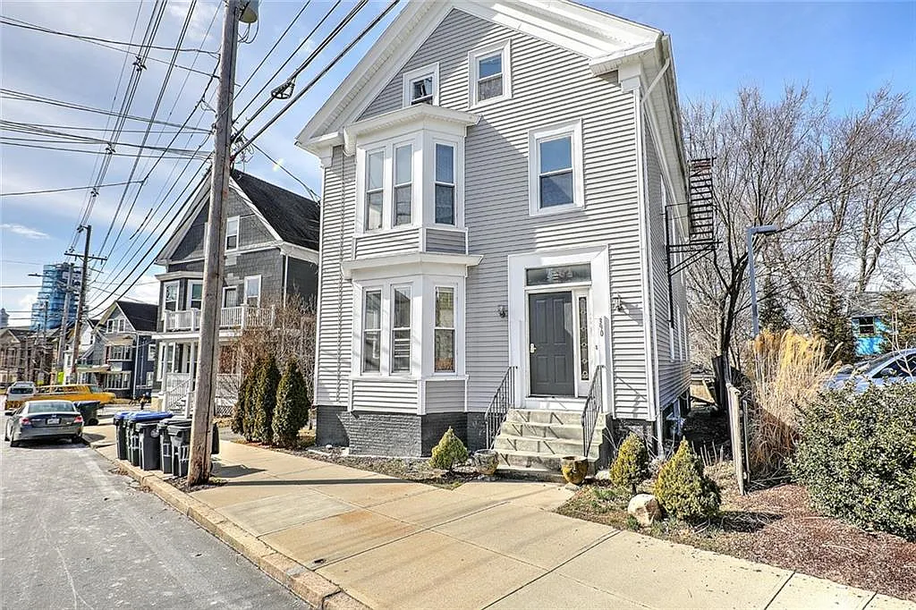 2 bed, 700 sqft, $1,850 — Photo 1