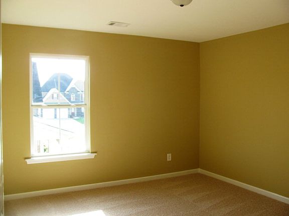 4th image of 1303 York Dr