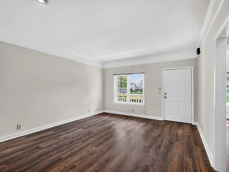 1215 Carriage Park Dr — Photo 5