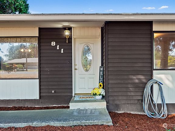 3rd image of 811 Brook Drive
