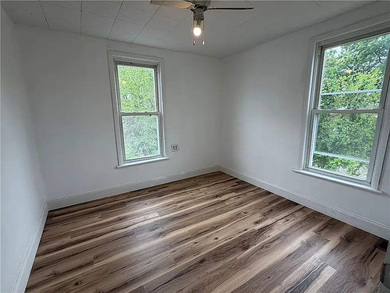 467 Reno St — Photo 10