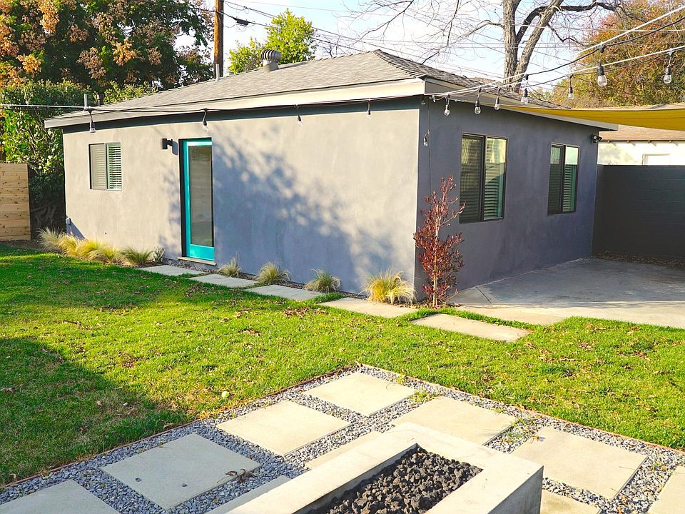 BRAND NEW Single unit, detached (door shade up)