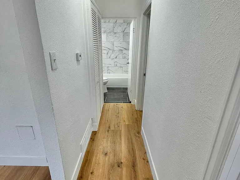 313 S Hudson St — Photo 8