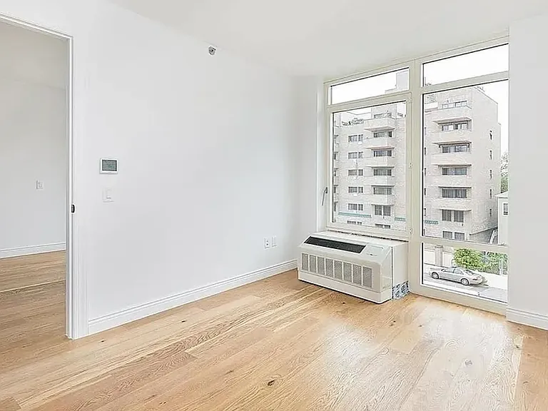 3440 Guider Ave #4 — Photo 2