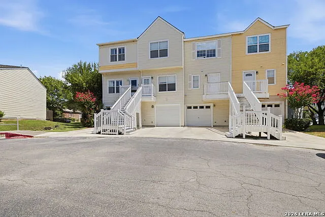 2 bed, 2.5 bath, 1415 sqft, $1,600 — Photo 3