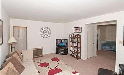 3rd image of 401 Valmore Ave