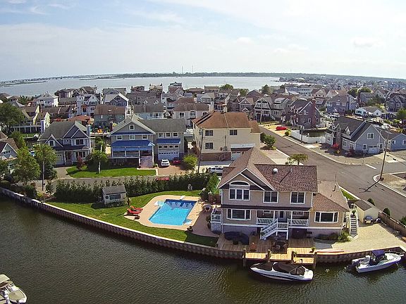 2nd image of 1776 Bay Isle Dr