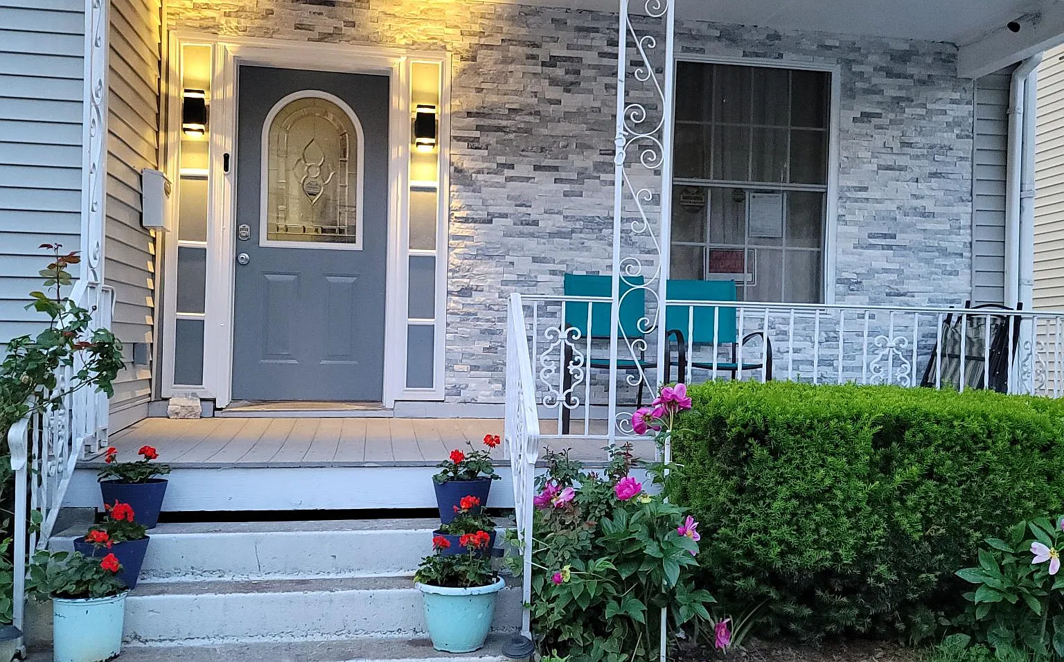 150 S Hyde Park Ave — Photo 1