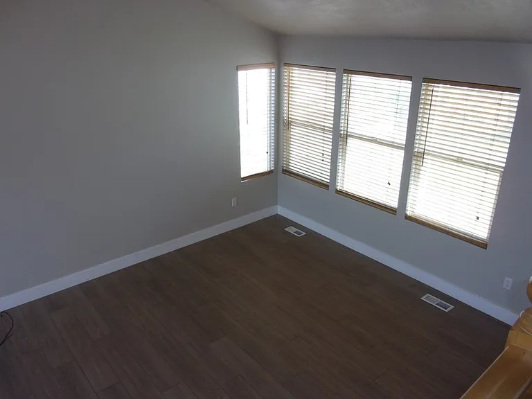 1863 Twilight Ln — Photo 4
