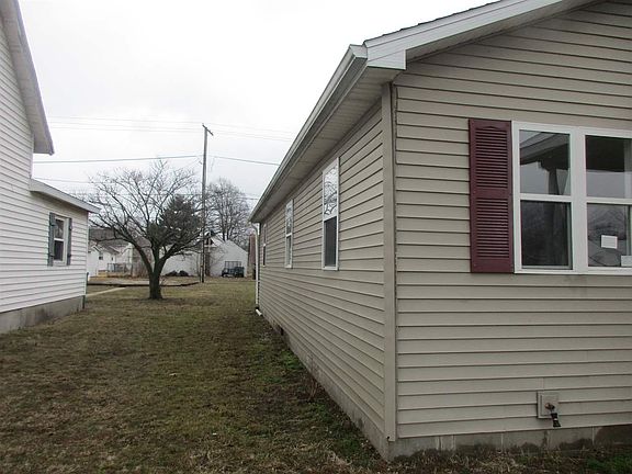 3rd image of 1326 Parkinson St