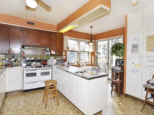 Sold by Robert E. Hill  | media 4