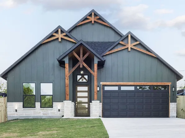 2911 NW 30th St, Fort Worth, TX 76106