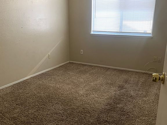 5th image of 2249 N 10th Ave