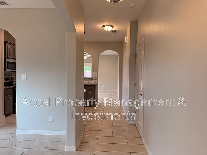 3 bed, 2.0 bath, 1242 sqft, $1,650 — Photo 4