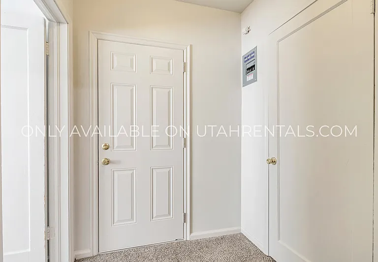 511 N 100 W #8 — Photo 13
