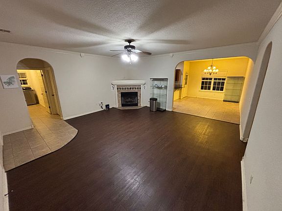 2nd image of 1905 Aspen St