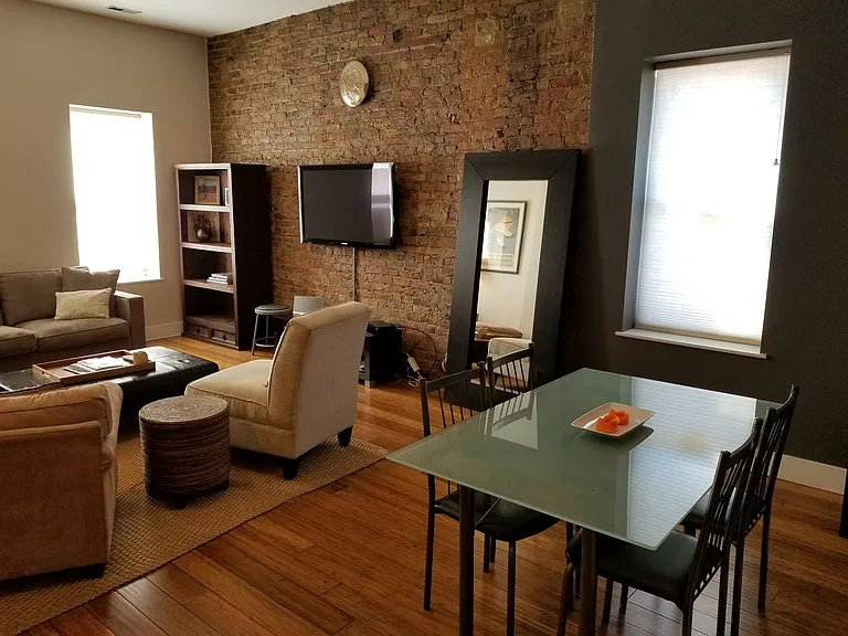 1128 W Fry St #2 — Photo 2