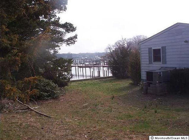 2nd image of 197 N Riverside Drive N