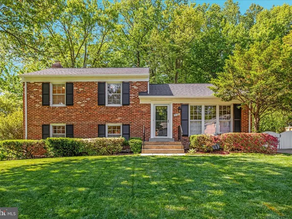 2406 Claremont Dr, Falls Church, VA 22043