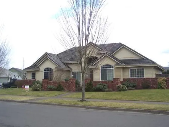 1445 Arcadia Dr, Eugene, OR 97401
