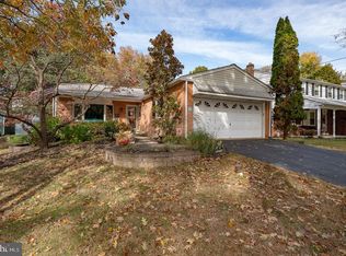 608 Old School House Dr, Springfield, PA 19064