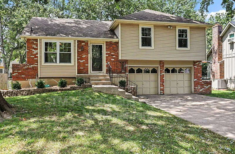 3 bed, 2.5 bath, 1384 sqft, $2,285 — Photo 2